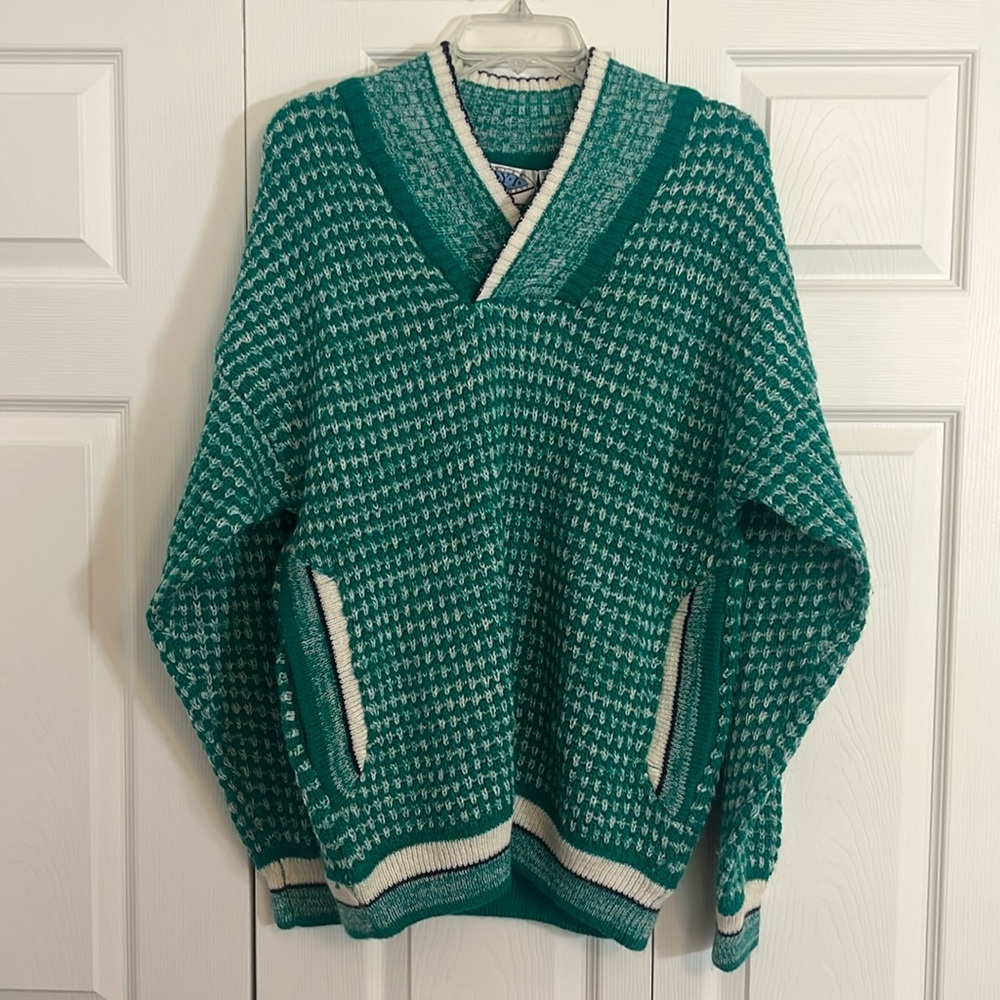 Vintage 1970s Men’s Size L acrylic blend sweater V-Neck with Pockets K1
